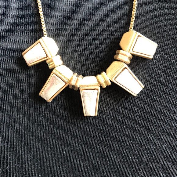 Gold and silver tone necklace. - Picture 4 of 9